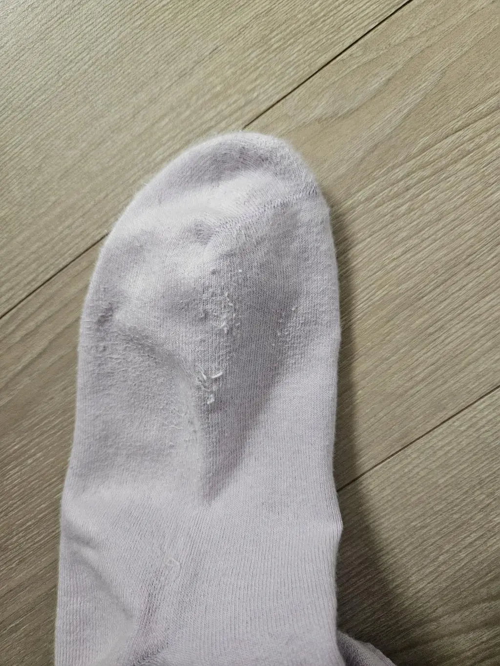 5시간   활동을  한후 양말을 벗는데  
