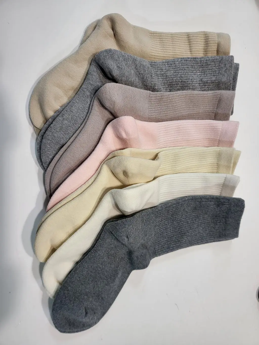 색상이 다양해서 너무 좋습니다. 그리고 도톰해서 느낌이 좋습니다.