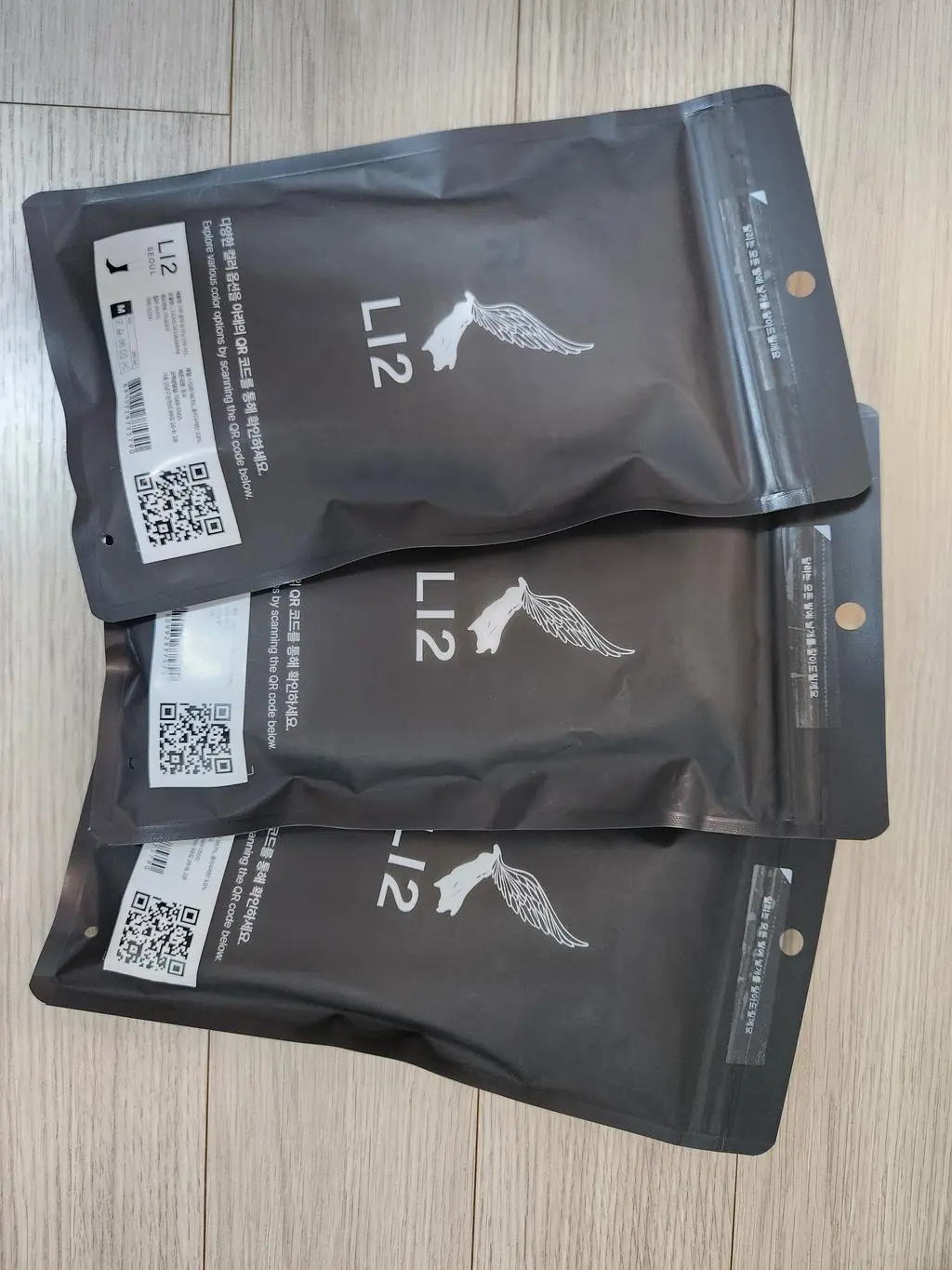 매일 신으려고 여러족을 샀는데 너무 마음에 들어서 지인들 선물로 주고나니 또 사야겠