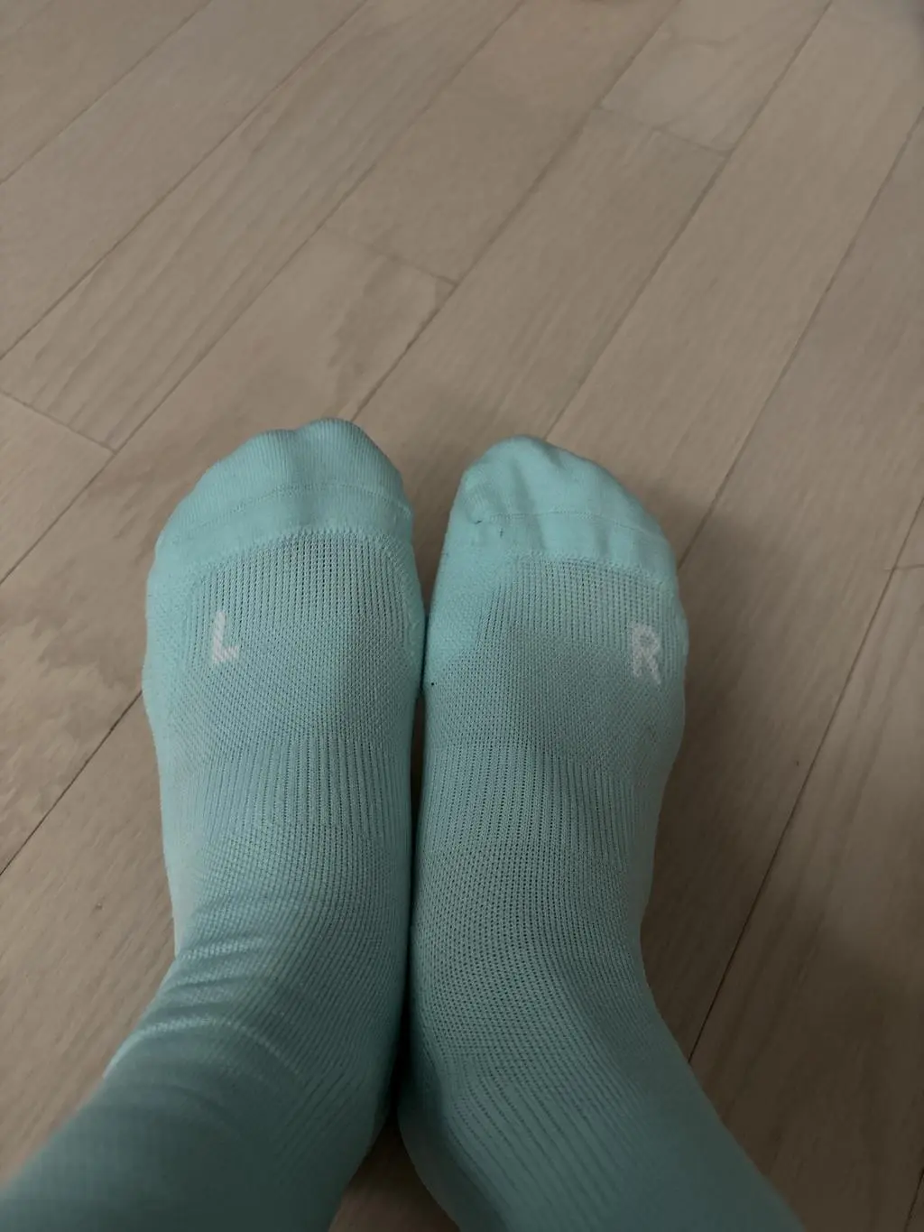 쫀쫀하고 발을 잡아주는 느낌이 좋습니다
