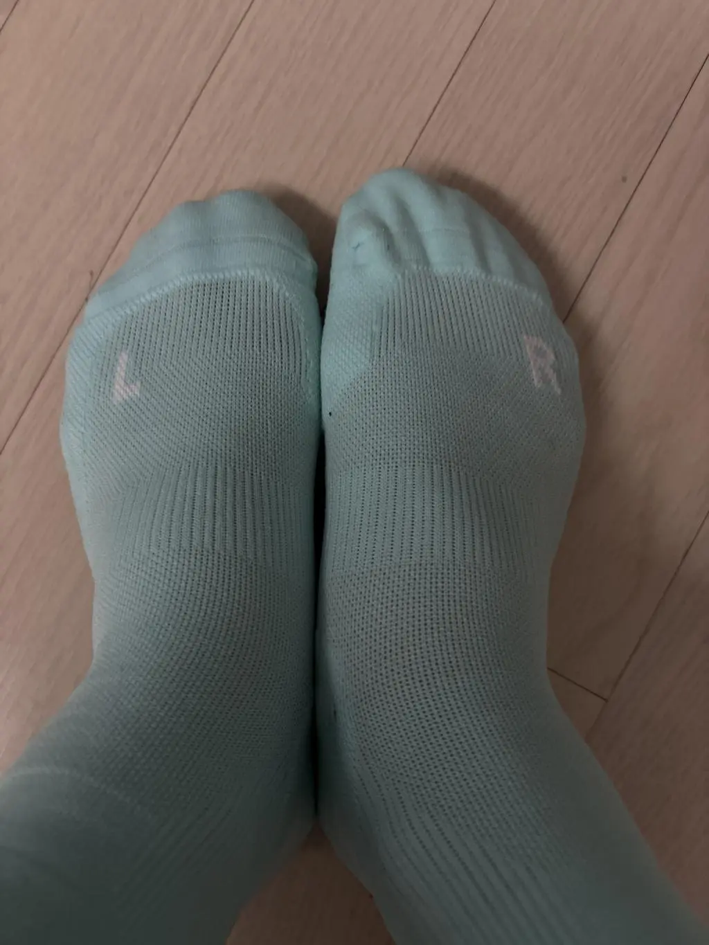 쫀쫀하고 발을 잘 잡아줘서 만족스럽습니다
