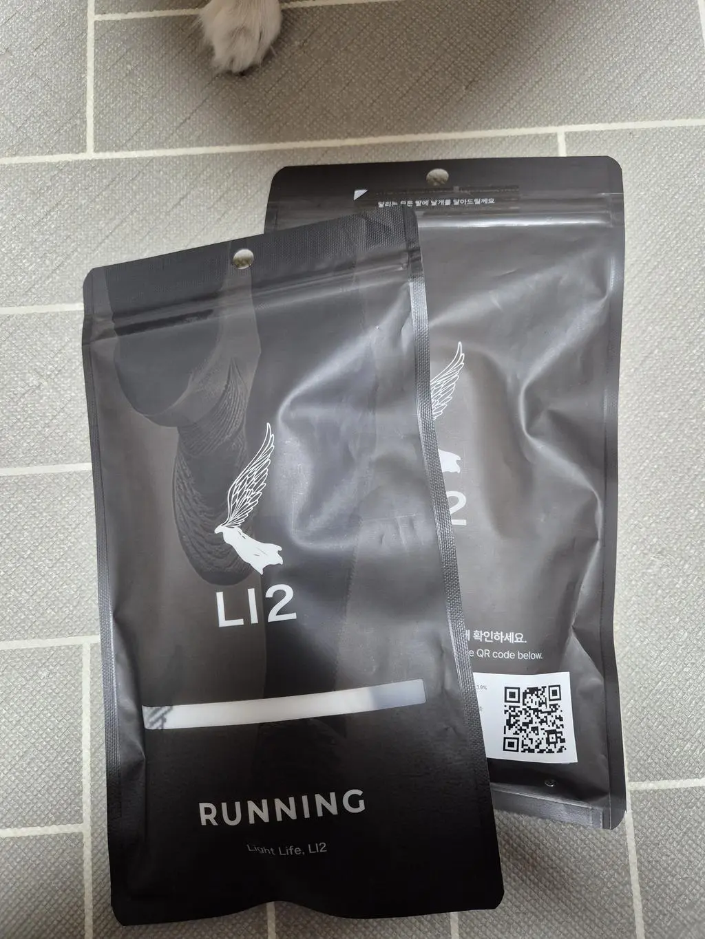 발에 착 감기는 느낌이랄까요, 혼자 심기 미안해서 친구도 사주고 마눌님꺼도 주문했어