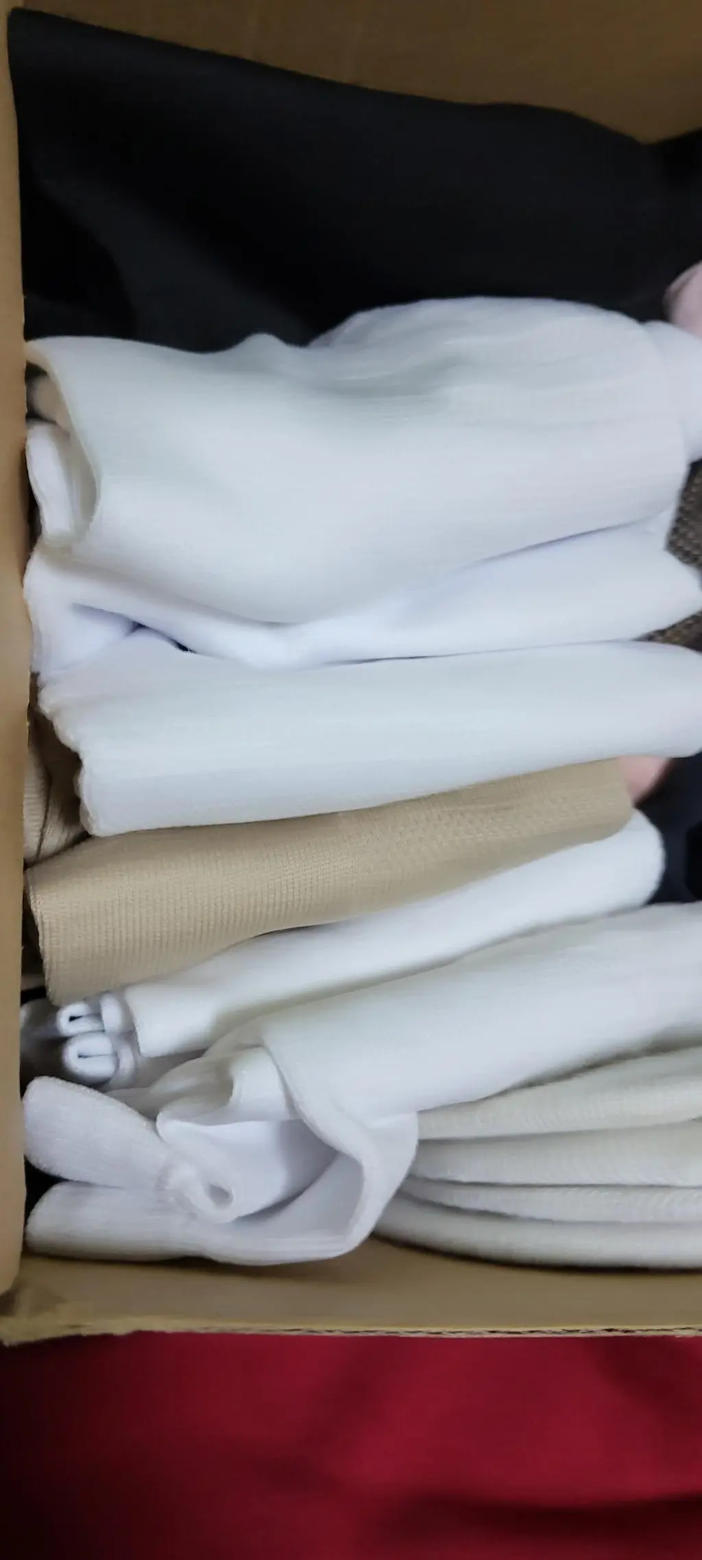 초등학생 딸이랑 같이 신으려 샀는데 다 뺏겼네요 ㅋㅋ 너무 좋아합니다 굿굿  ㅎㅎ원단