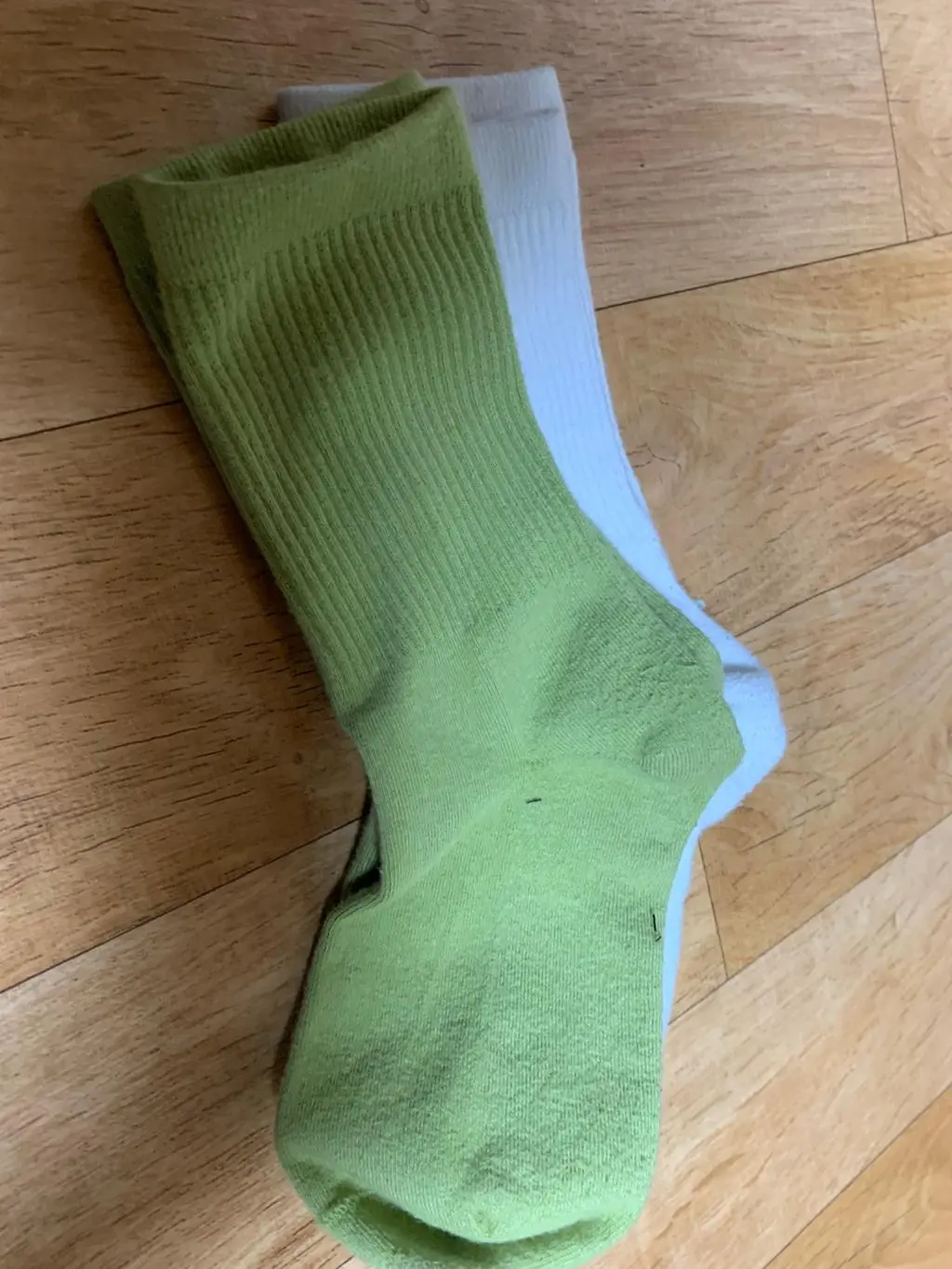 엄마가 족저근막염이라 서있거나 오래 걸을 때 신발이 좋아도 항상 아프셨는데요, 쿠션