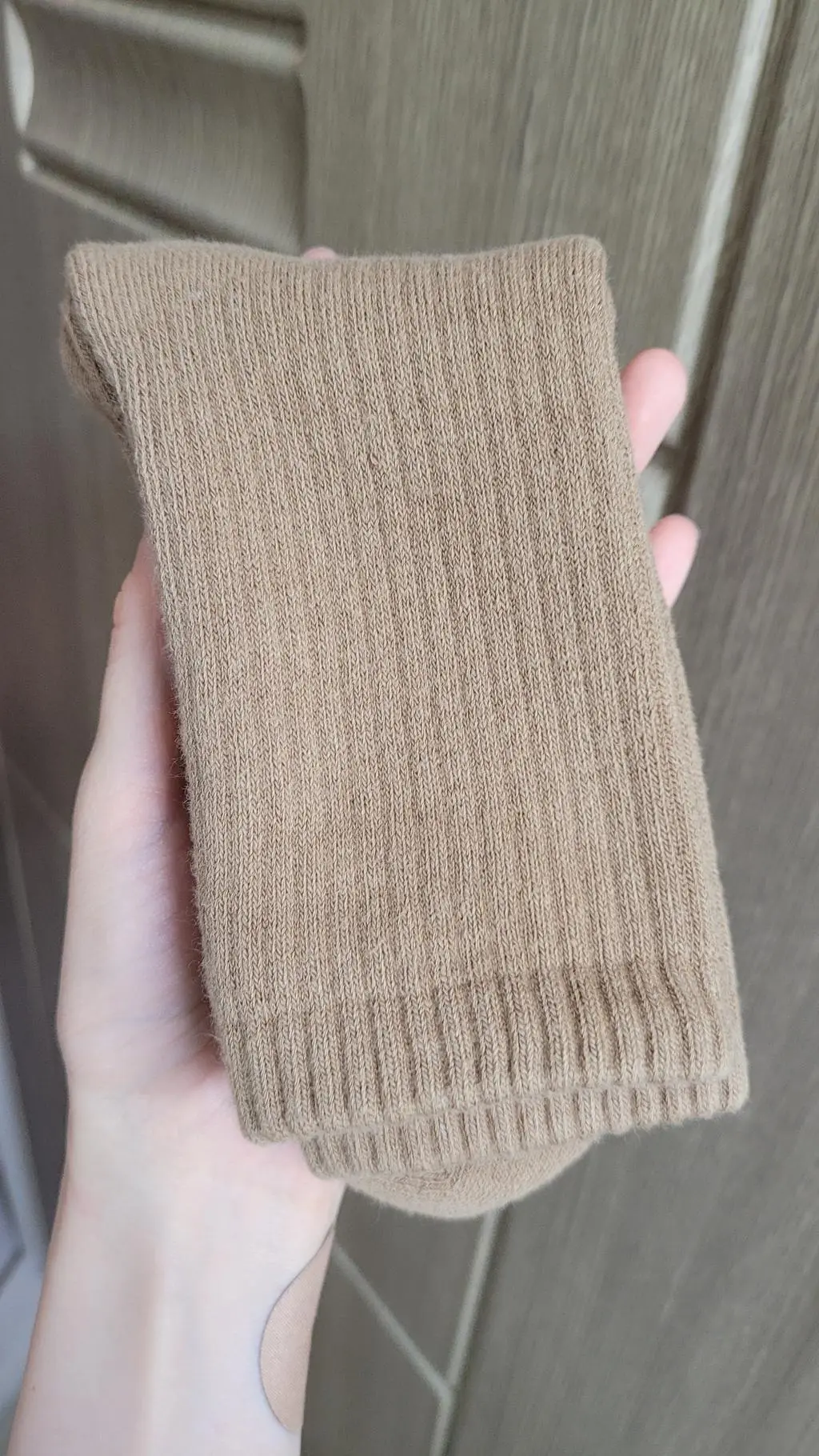 아직 신어보지는 않았는데 두껍고 좋네요!!
