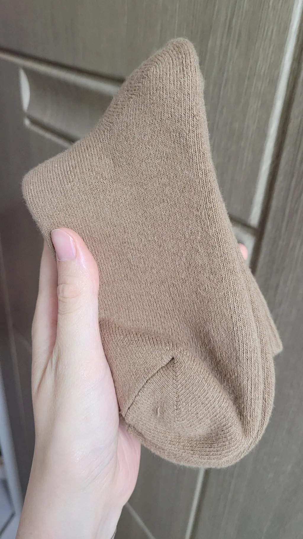 아직 신어보지는 않았는데 두껍고 좋네요!!
