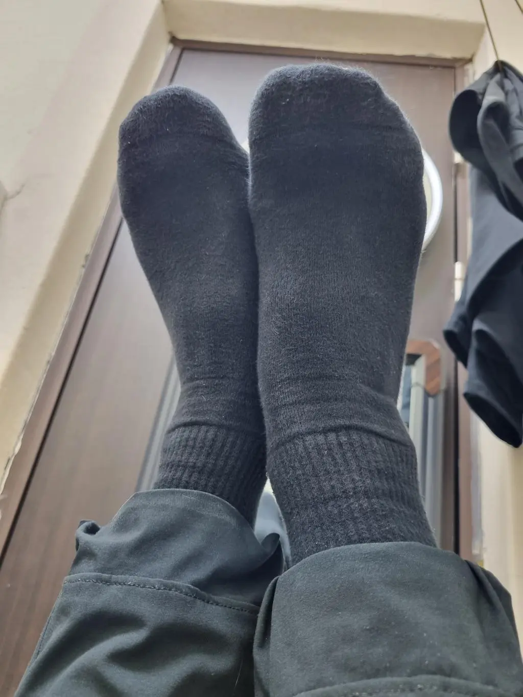 평발이라 많이 걸으면 발바닥이 아픈데 에어 데일리 크루 신고 아픈발바닥이 부드러워졌