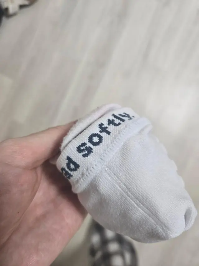 좋아요.가볍고 냄새도 훨씬 안나고 좋습니다.
