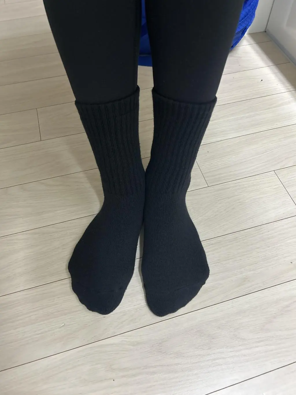 너무 따뜻하고 편안하네요 요즘 발바닥이 좀 아팠는데 완전 괜찮아진건 아니지만 
