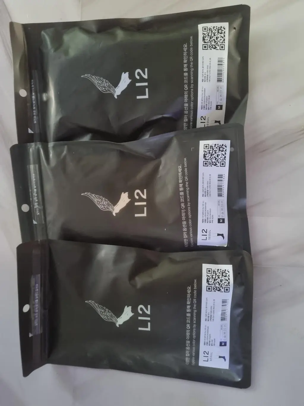 발을 감싸면서 탄력있게 잡아주어서 러닝이나 장시간 워킹에도 발이 피곤하지 않아요.