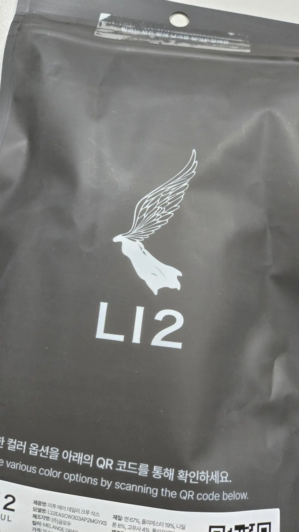 발이아파서 리뷰가좋아서 구매했는데 쿠션감좋고 날씨가 찬데 따뜻하고 두꺼워 발이 들