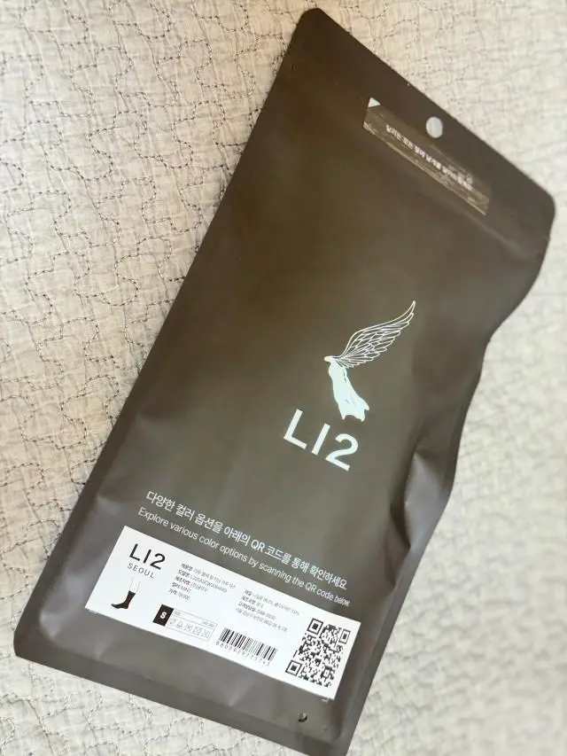 러닝을 즐겁게 만들어 주네요 흰색은 흙길을 달려서 인지 좀 지저분해졌는데 ㅎ 착용감