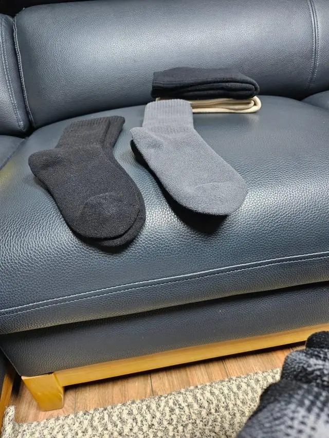 겨울에 신을거라 두툼한 아이로 선택했는데,만져보니 맘에 듭니다.
