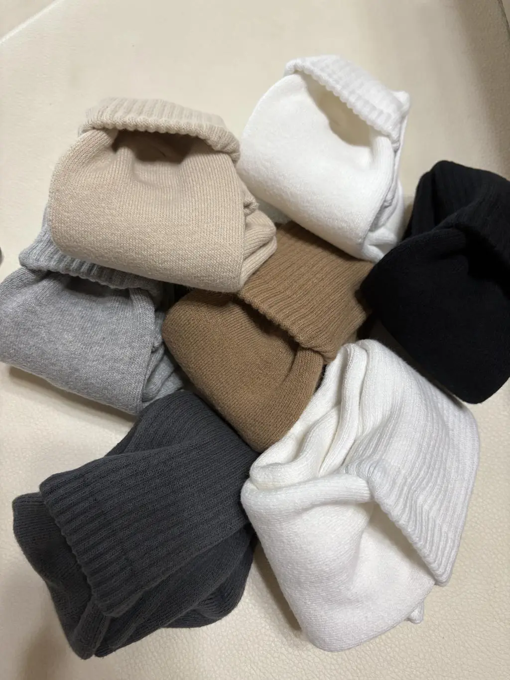 남편 겨울용 양말로 구매했는데 엄청 도톰해서 만족스럽습니다ㅎㅎ