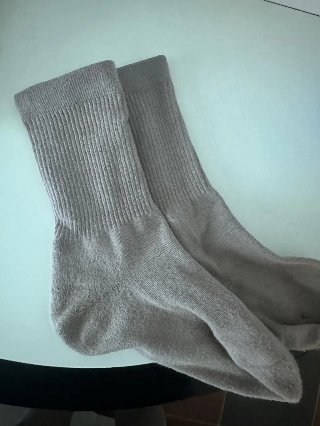 240인데 XS구입했어요. 이 치수로 하길 잘한것같습니다. 양말이 좋아서 전파하고 싶은맘