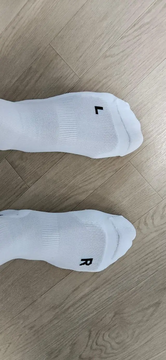 일단은착용감이좋아요.러닝중에도발에너무잘맞는신발을신은느낌의양말이고오랜시간신어