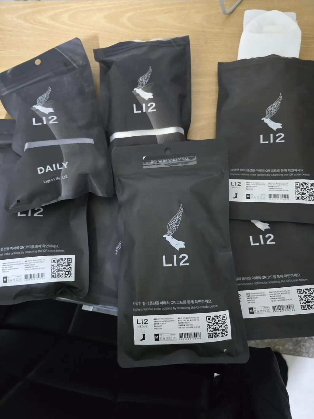 배송도 빠르고 무엇보다 신으면 정말 편해요. 혹시하고 주문했는데 정말 좋습니다. 내구