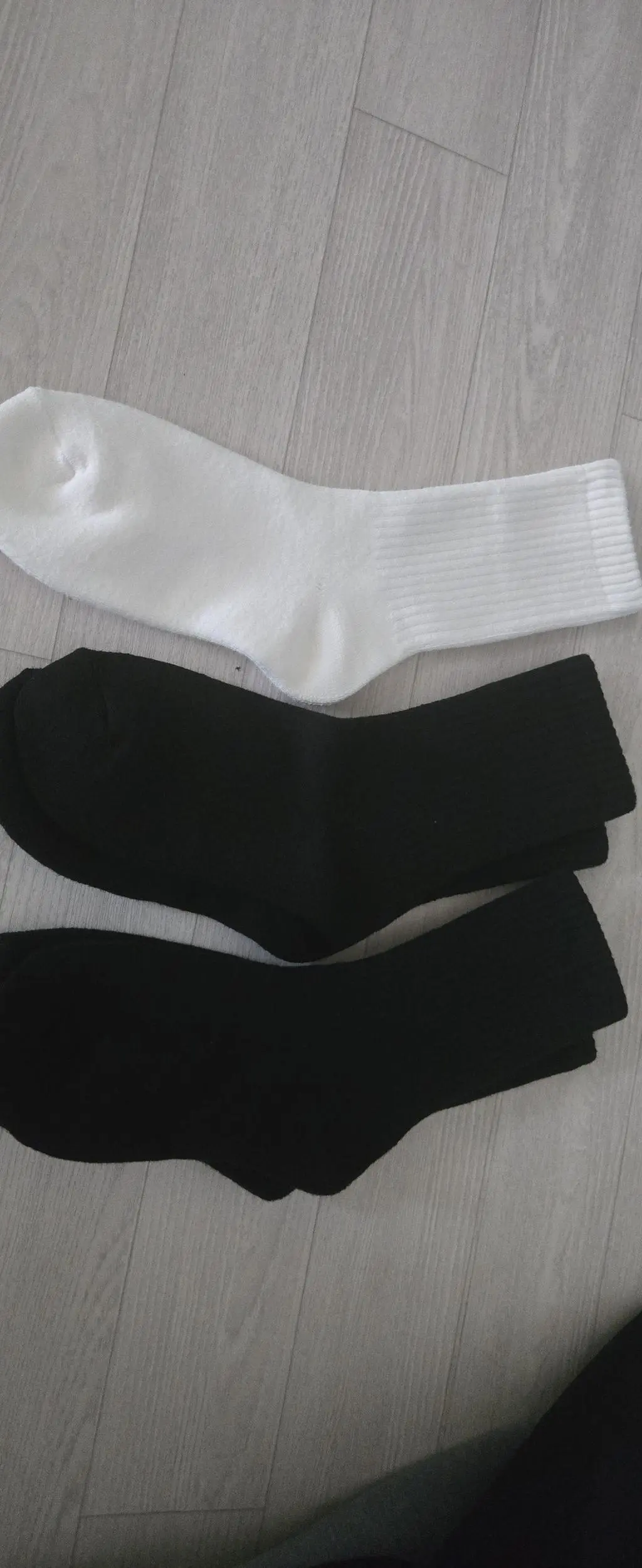 발에 촥 감기는 느낌 발이 255~260어중간해서 M.L사이즈 구매해봤는데요 너무 잘 초이스