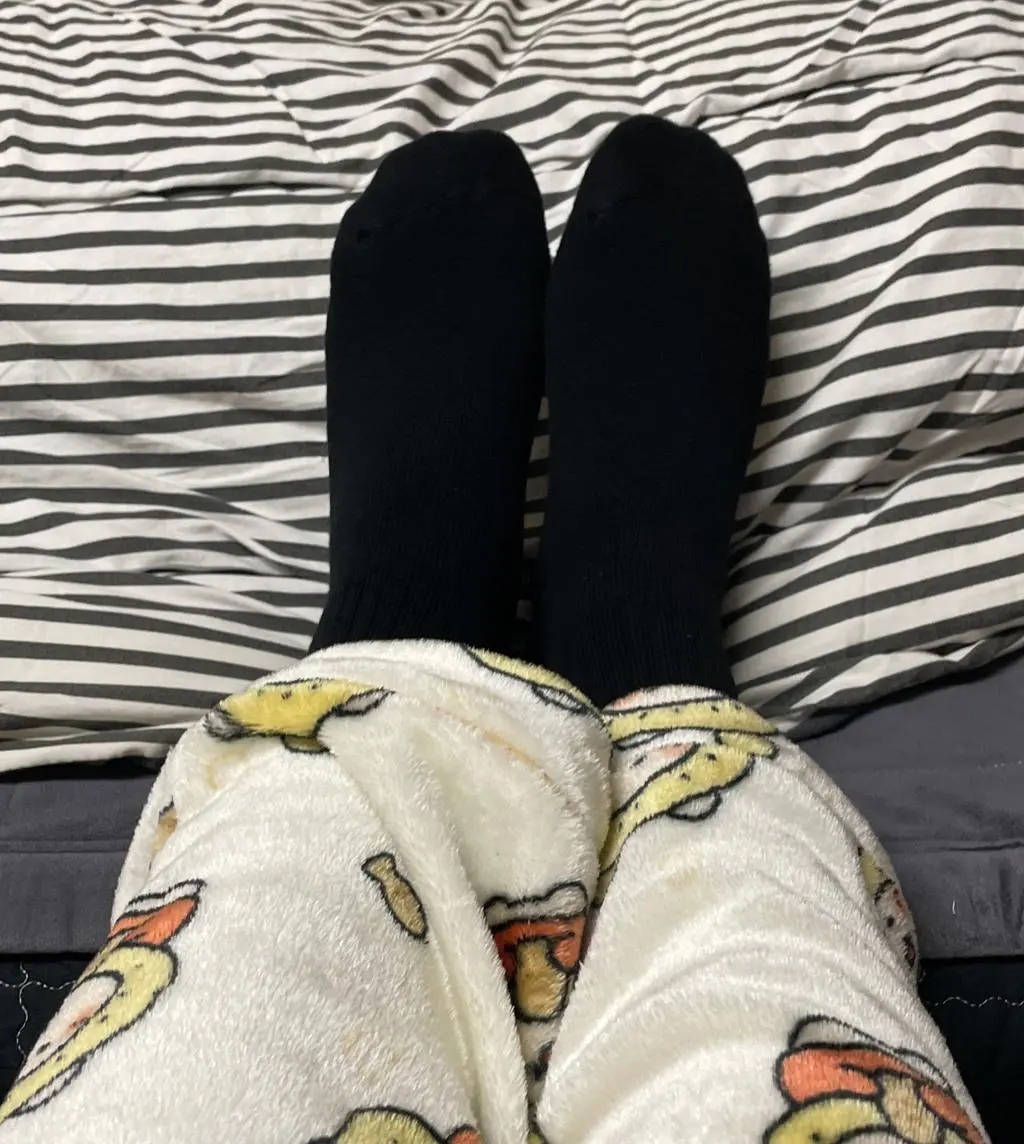 간호사 3교대 근무하는 남자칭구에게 선물햇는데요 신어보니 따듯하고 폭식폭신해서 좋