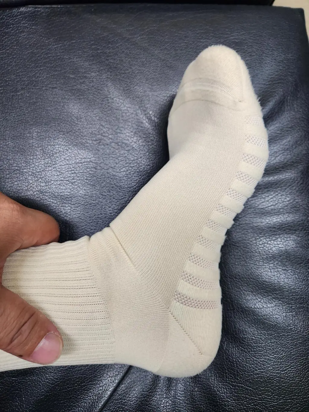 긴목으로 구매후 편하고 마음에 들어서 이번에는 단목으로 추가 구매합니다