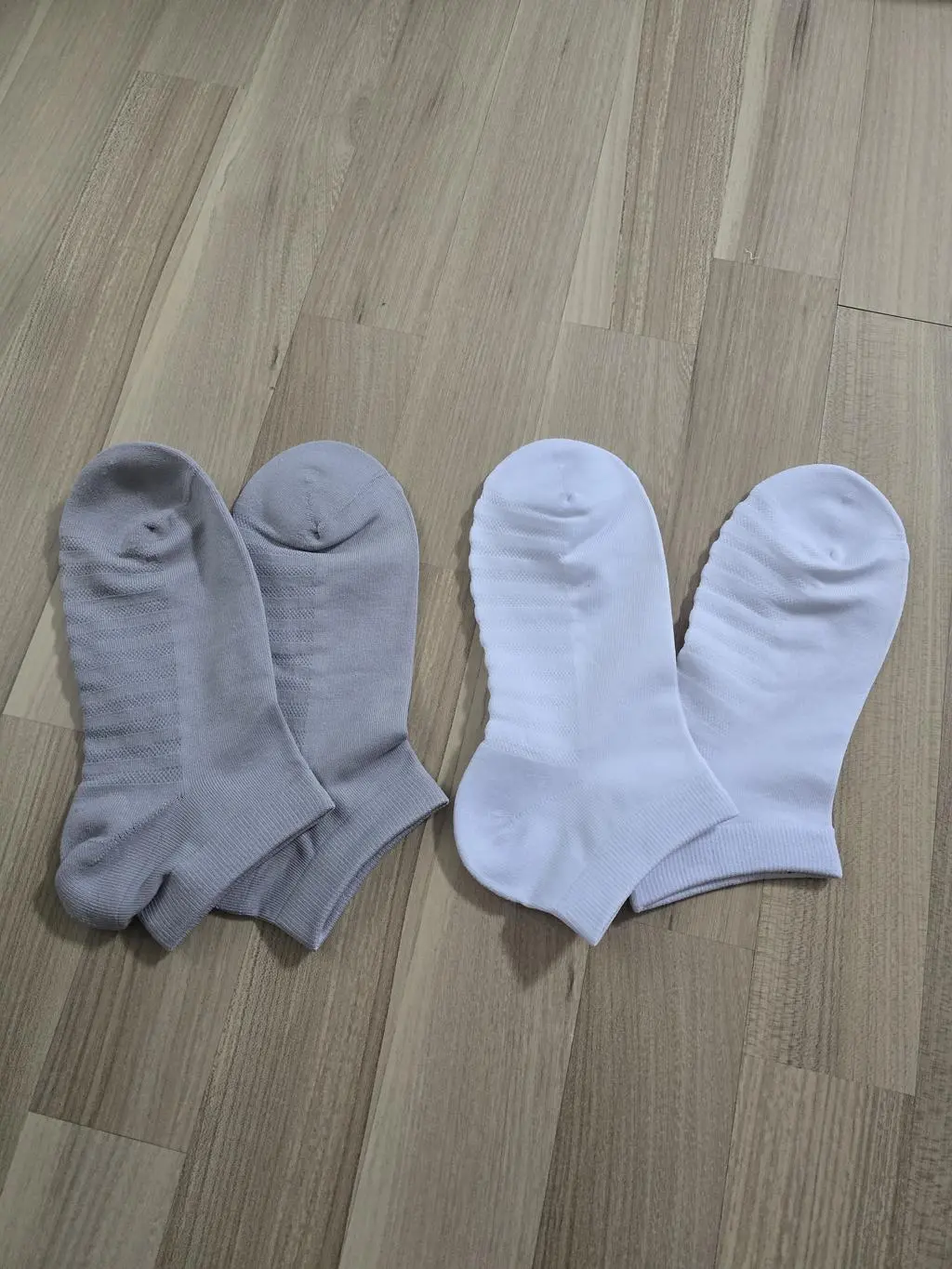 이제품 정말 강추합니다. 재질좋고 냉감 시원하고 신축성 짱입니다. 앞으로 여름양말은