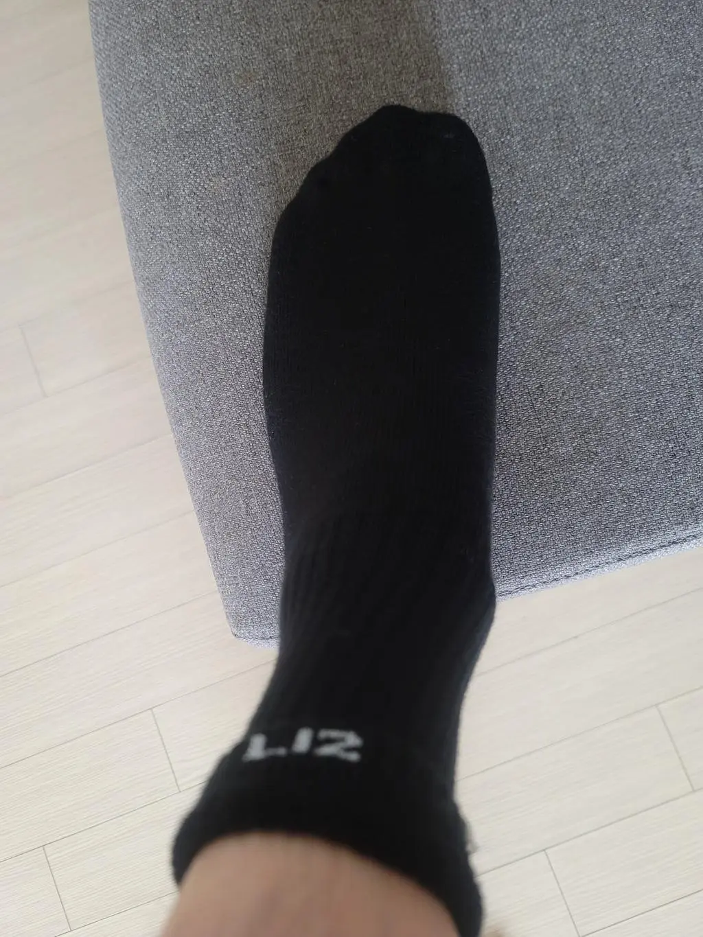 사이즈를 다양하게 선택할 수 있어 가족들끼리 나눠신었는데 모두 대만족이네요!!
