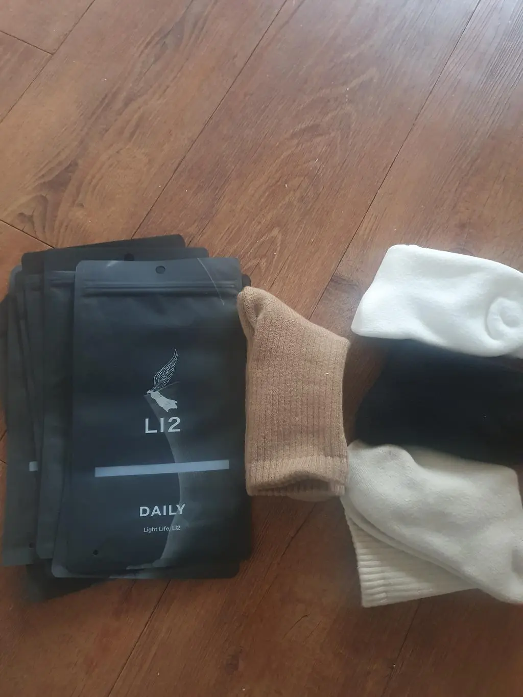 양말이 도톰해서 조깅할때 발의 충격이 덜하는게 아주 좋아요
