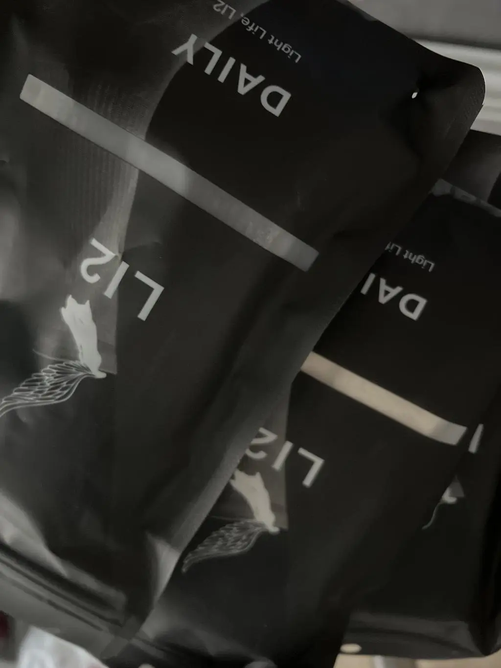 먼저 포장이 너무 이쁘게 왓구용. 처음 신어봣는데 발바닥이 은근 폭신하면서 너무 맘에