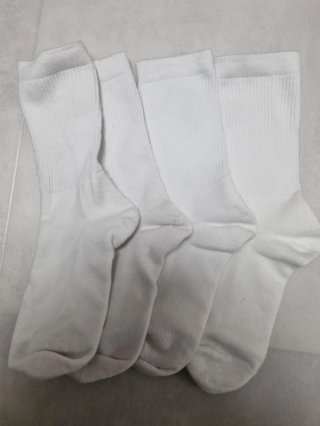 온가족  다 구매했어요. 겨울에도 스커트를 자주 입는데 스타킹 신는것보다 도톰한 레킹