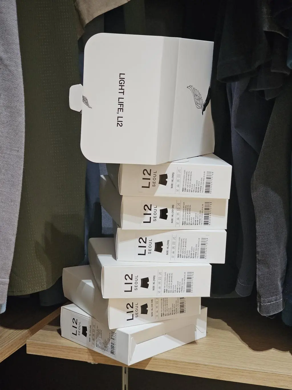 롱드로즈 첫구매인데 길지 않고 짧지도 않고 적당한 기장이네요. 착용감은 가볍고 부드