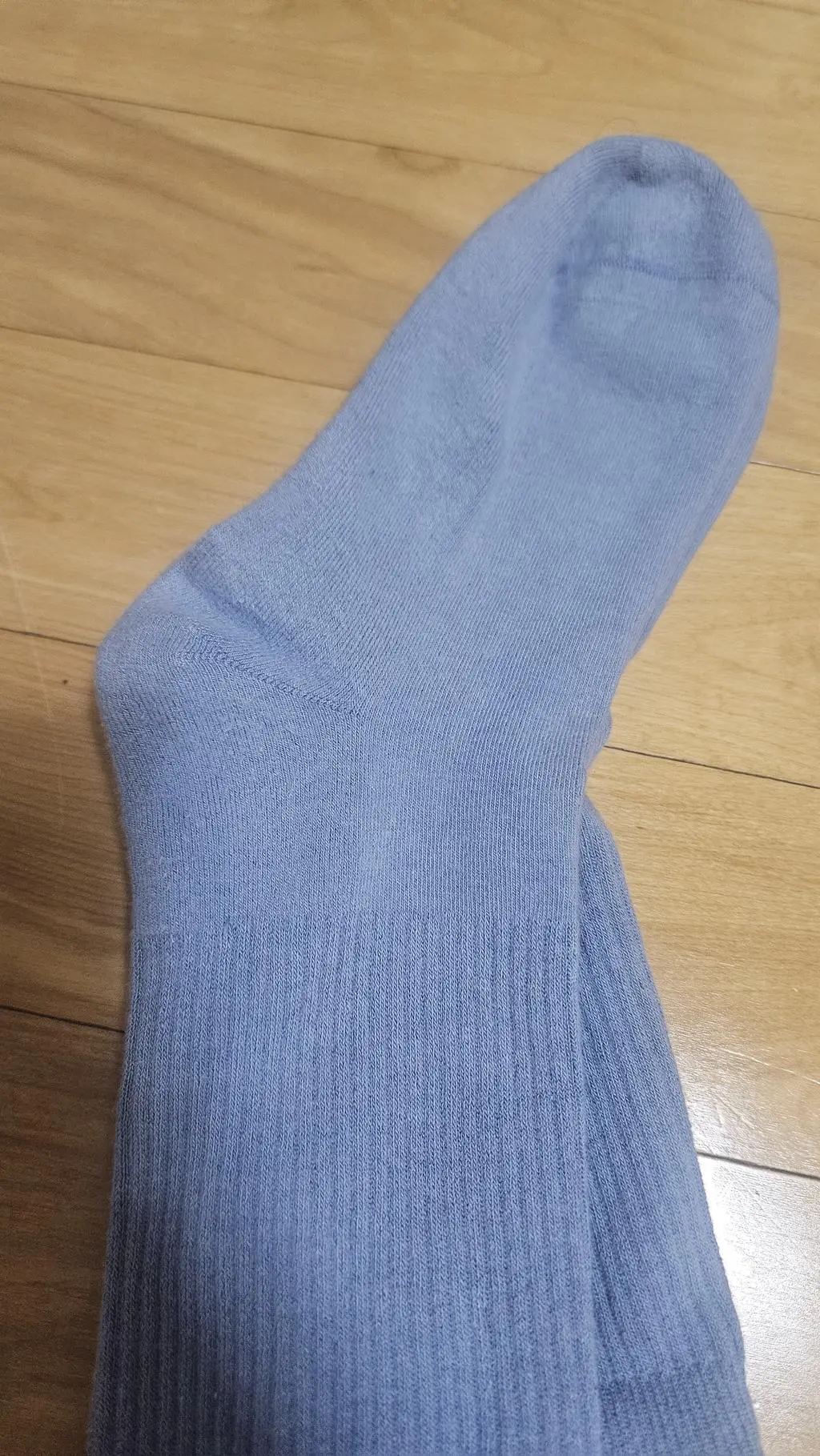 별로 좋아하지 않았던 컬러였는데 받고 신어보니 아주 예쁘게 보여 좋았어요.