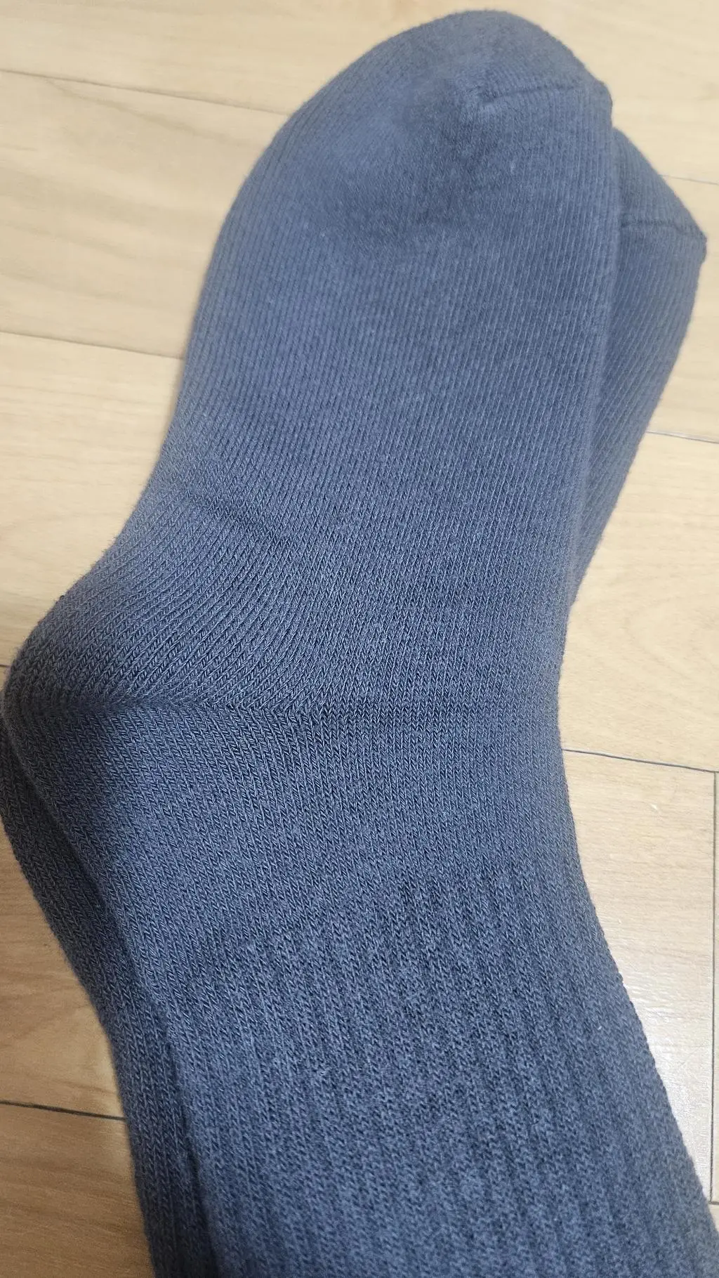 도톰하고 신었을 때 발바닥이 편안합니다.