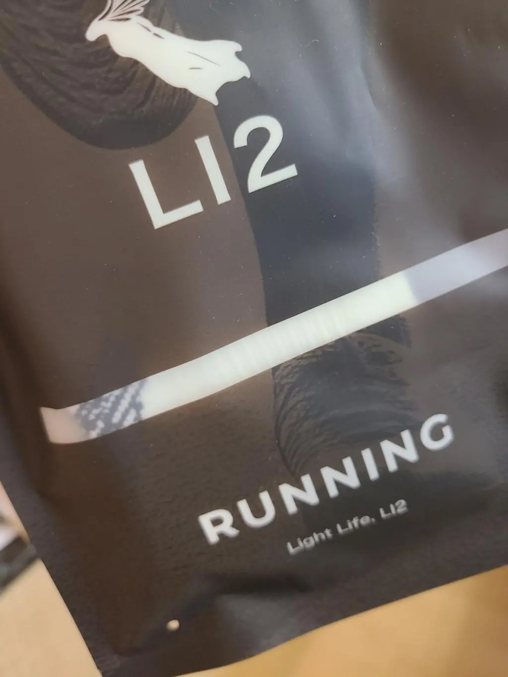 평소 225~230신는데 사이즈 적당하고 무난히 맘에 듭니다