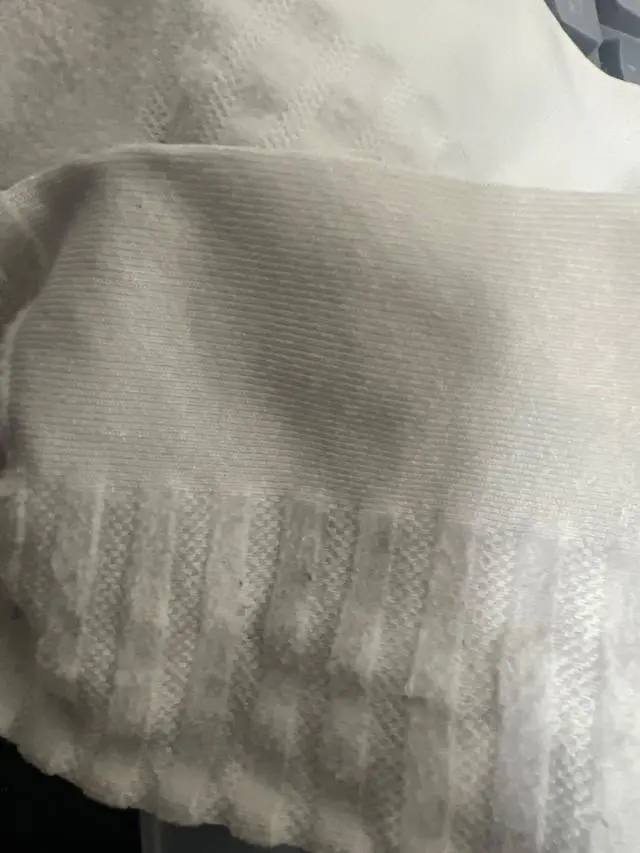 편하긴 해요 변색은 좀 되네요
