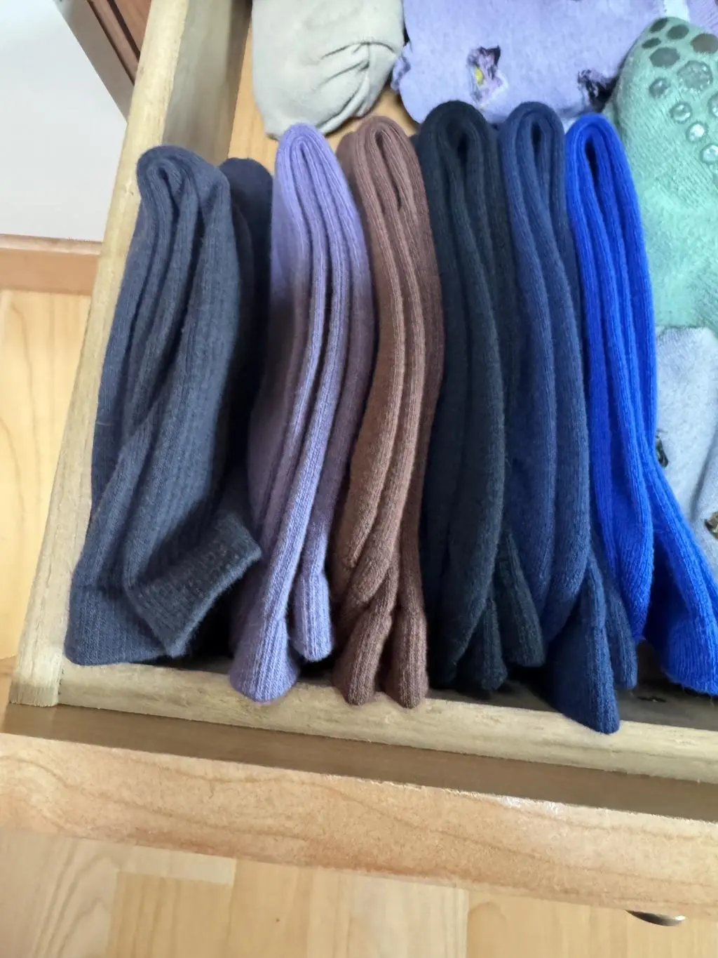 양말이라 생각하면 비싼거 같아 고민하다 구입했는데.. 진작에 살걸 그랬어요!! 발이 너