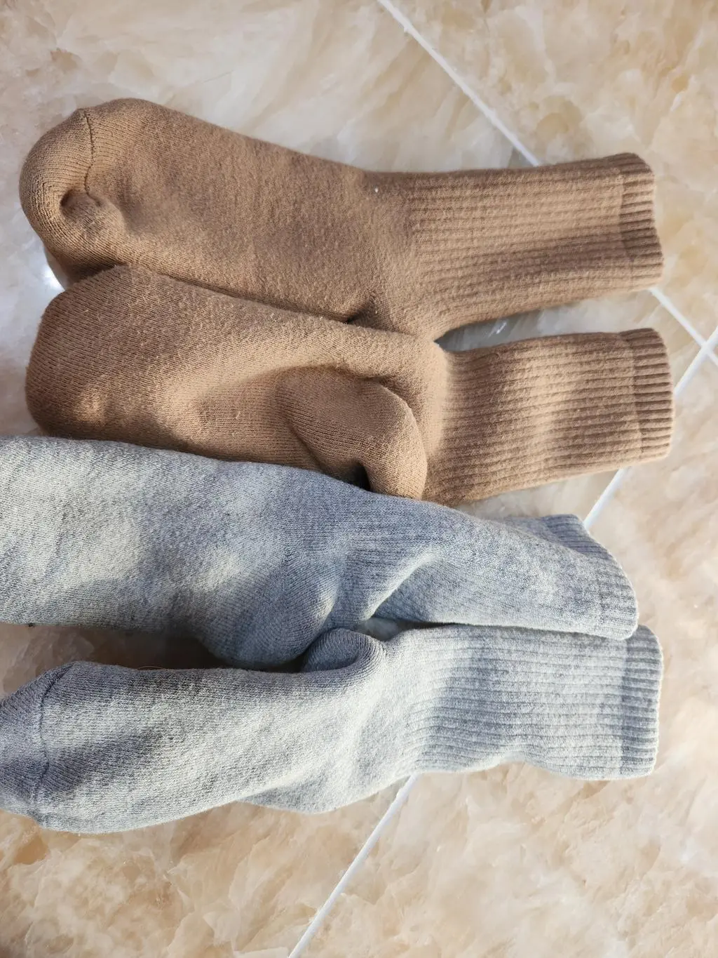 평소에 발이 차갑고 발목도 차가워 추위를 많이 타는편인데  작년에 블랙.화이트 2개만