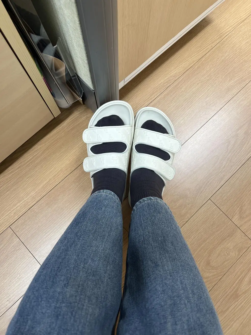 예전에 선물받아서 신어보고 괜찮아서 저랑 아들 양말 주문했어요.  바닥이 도톰하고 재