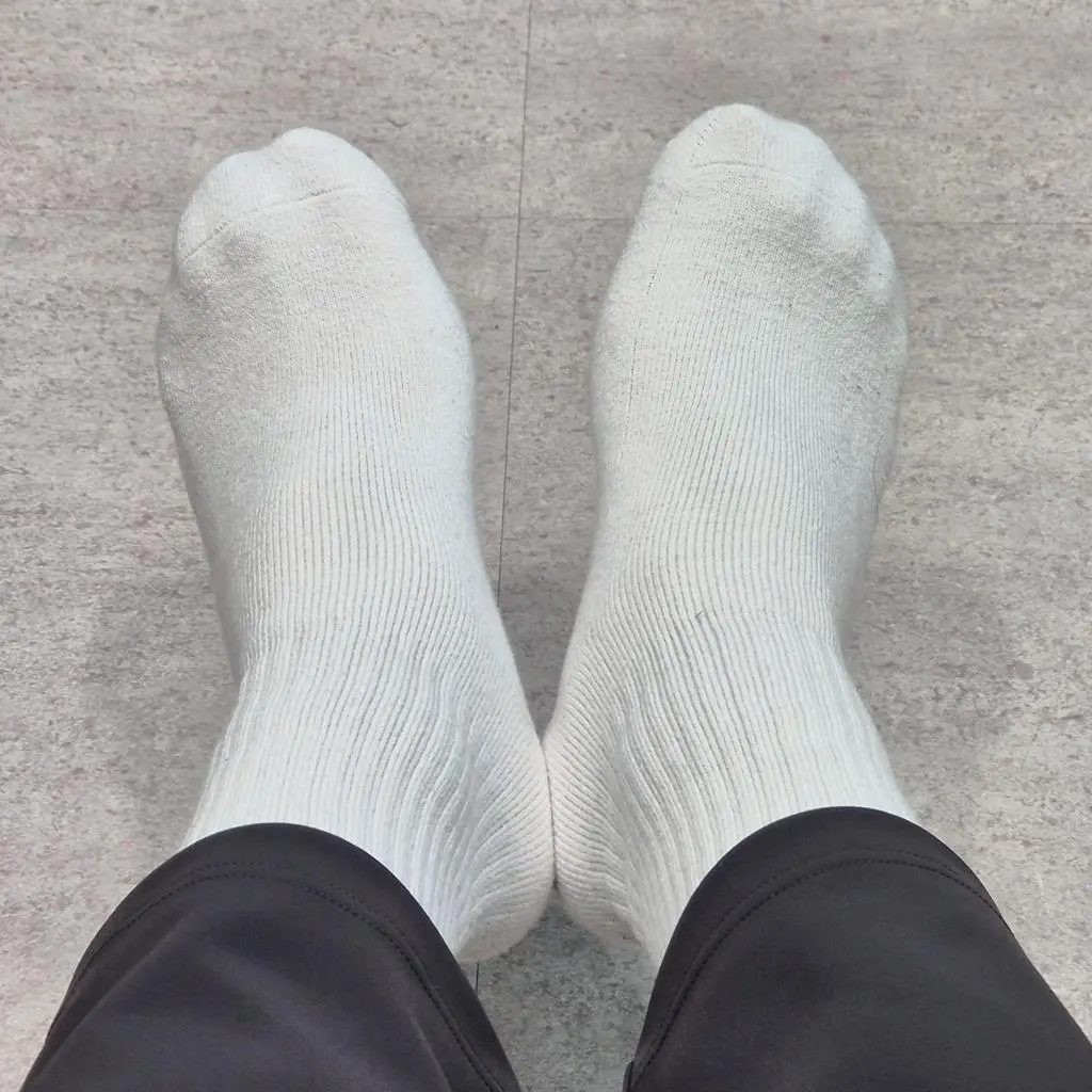 확실히 따뜻하고 부드럽네요! 하루에 14시간 가량 착용하고 일하는데 발목도 크게 조이