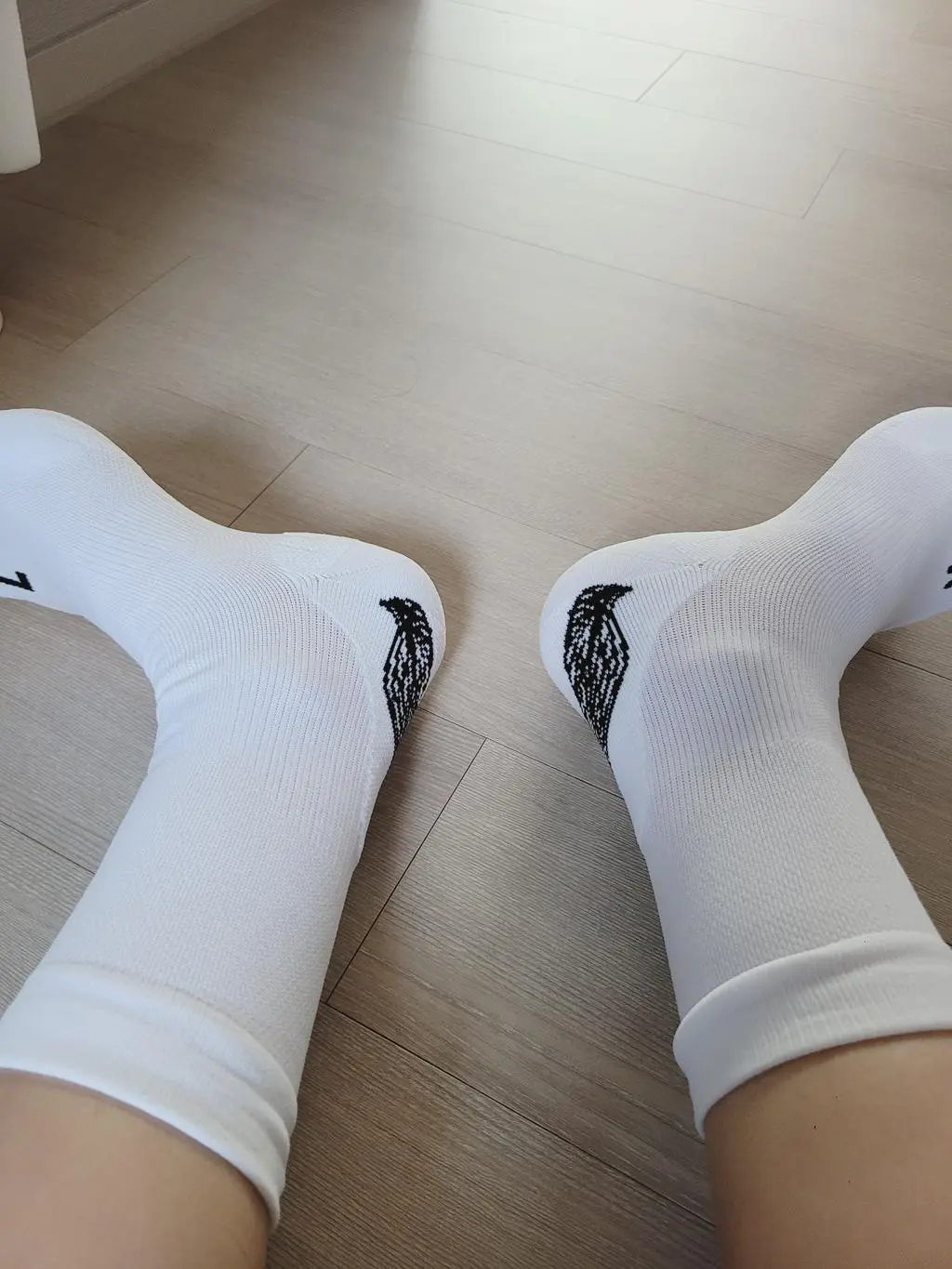 오른쪽.왼쪽 구분되어 신으면 단단히 잡아주는 효과가있어 신기하네요.ㅎ~