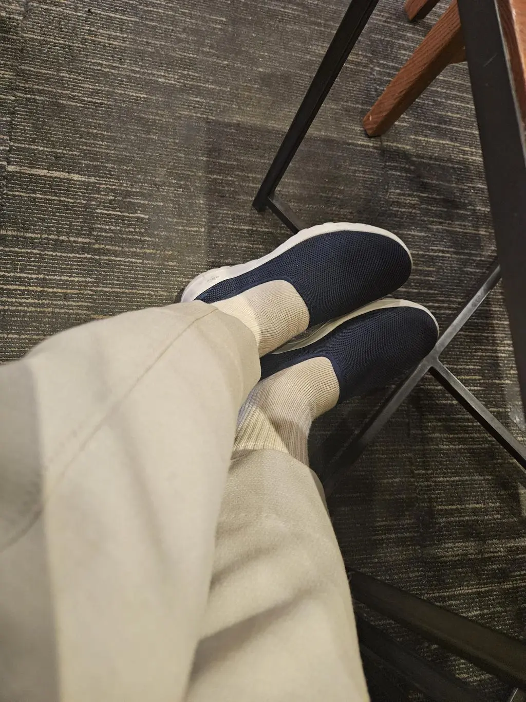 처음 구매했는데 겨울철 발이 따뜻하고 편하게 오래 걸을수 있을것같아 기분이 업됩니다