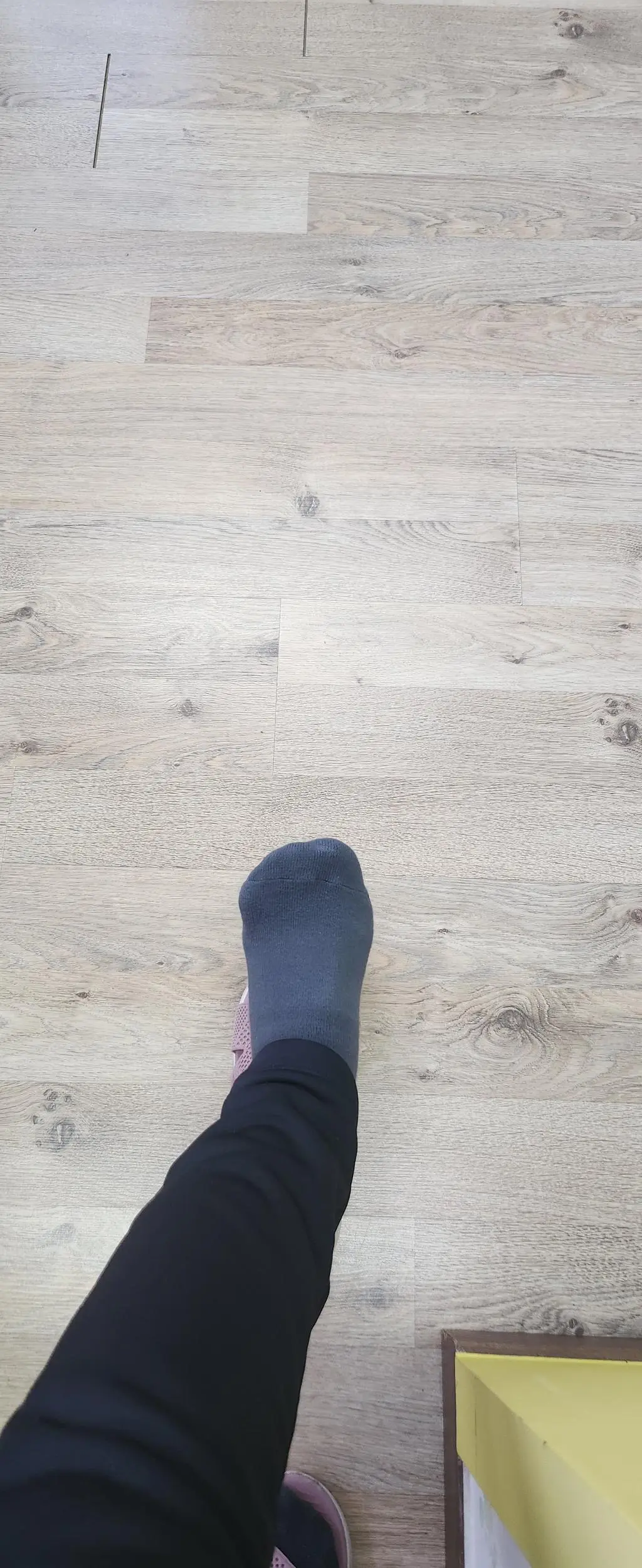 발끝이 안조이고 너무 편안합니다. 맘에 들어서 재구매 할려구요. 감사합니다~~