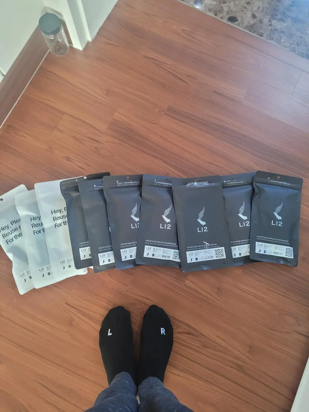 쫀쫀하고 아치쪽이 조금 더 탄탄해서 좋으네요. 면과 섞여있어 땀흡수도 될 거 같아 기