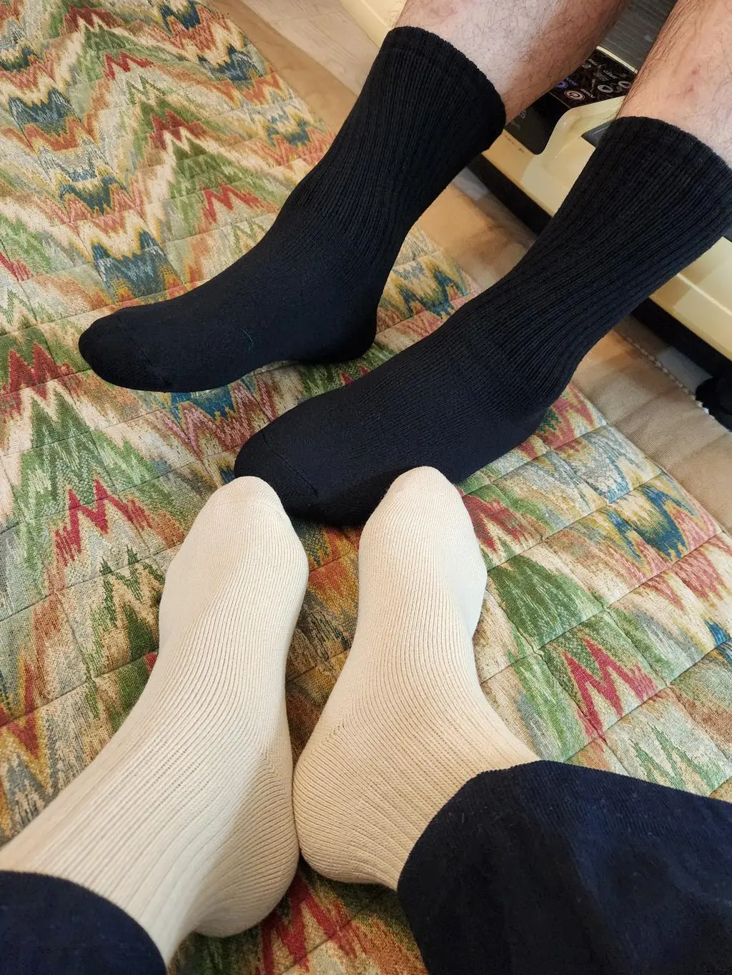 저는 건설현장에서 일을 하는데 양말이 늘 말썽이었습니다. 날씨가 추워지기 시작하니 