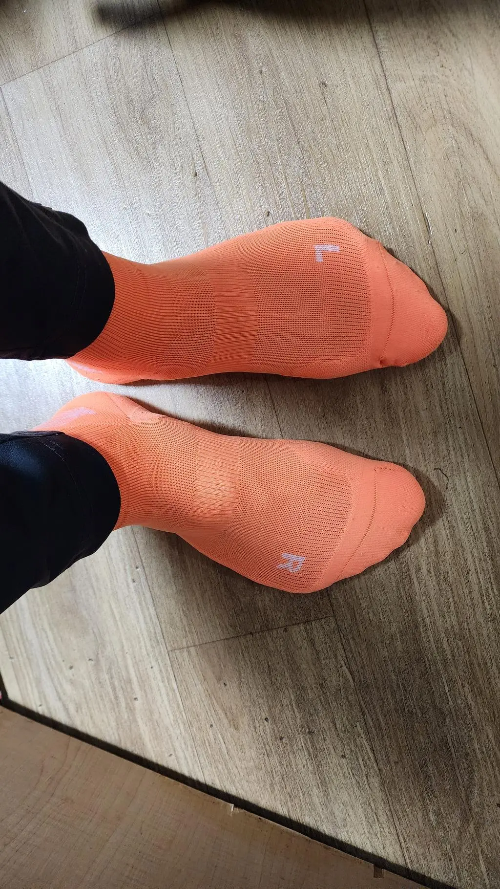 대충 스포츠 양말 신고 뛰다가 러닝 양말 처음 사서 신었는데 진짜 좋네요! 인정입니다