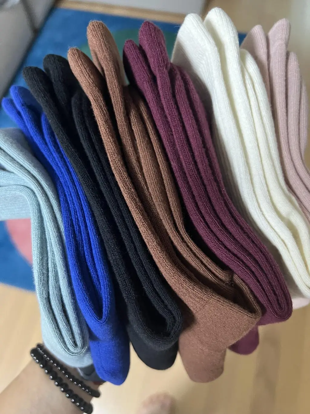 인스타그램에서 광고만 보다가 블프떠서 좋은 가격으로 구입했어요. 정말 착! 감기는 느