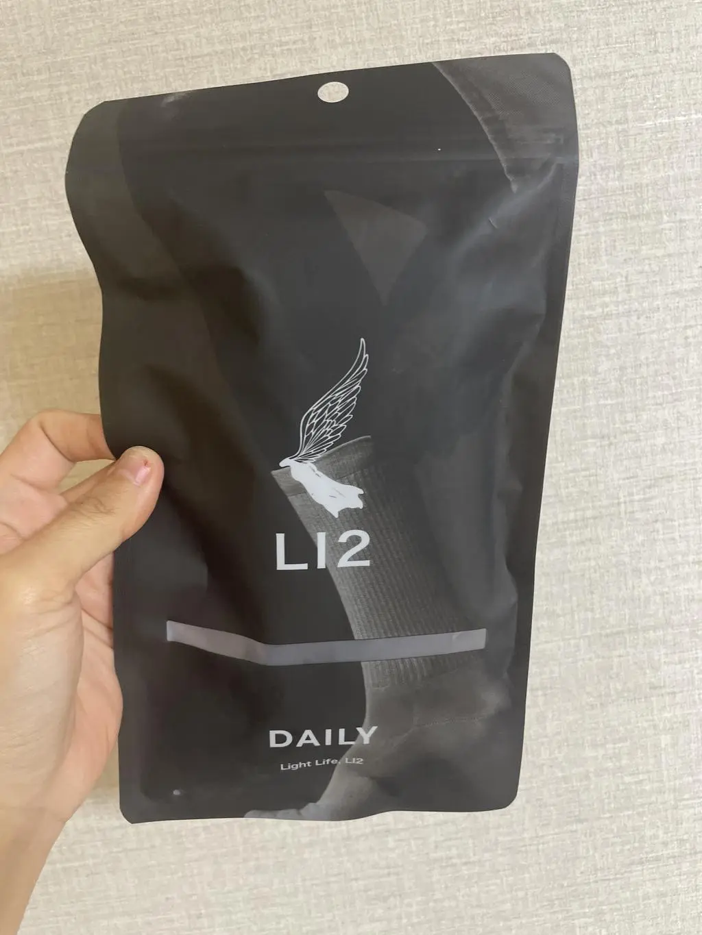 신는순간부터 푹신한게 발에 착하고 감겨서 너무 좋았어요 많이 걸어다니는 일을 하는데