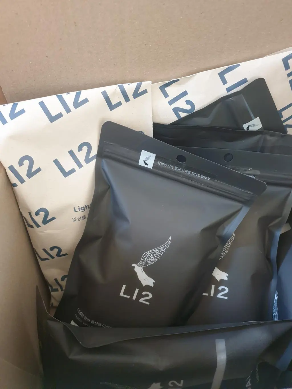 도톰하고 포근하고 만지는 느낌도 신은 느낌도 너무 좋네요
