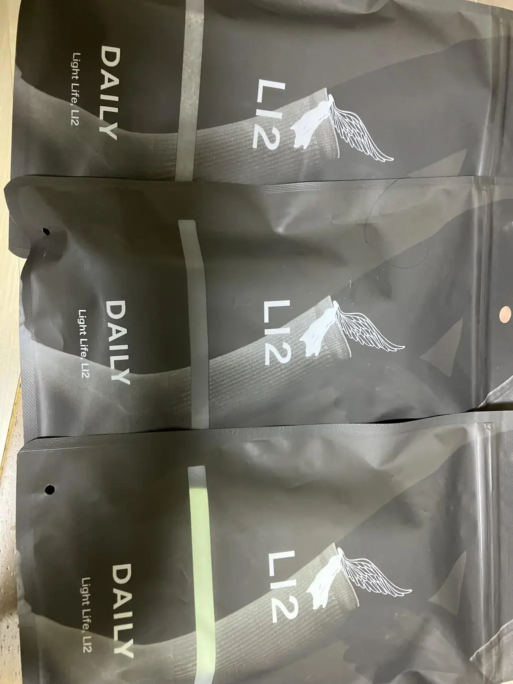 도톰하고 신었을땨 푹신한 느낌이라 발이 정말 편했어요
