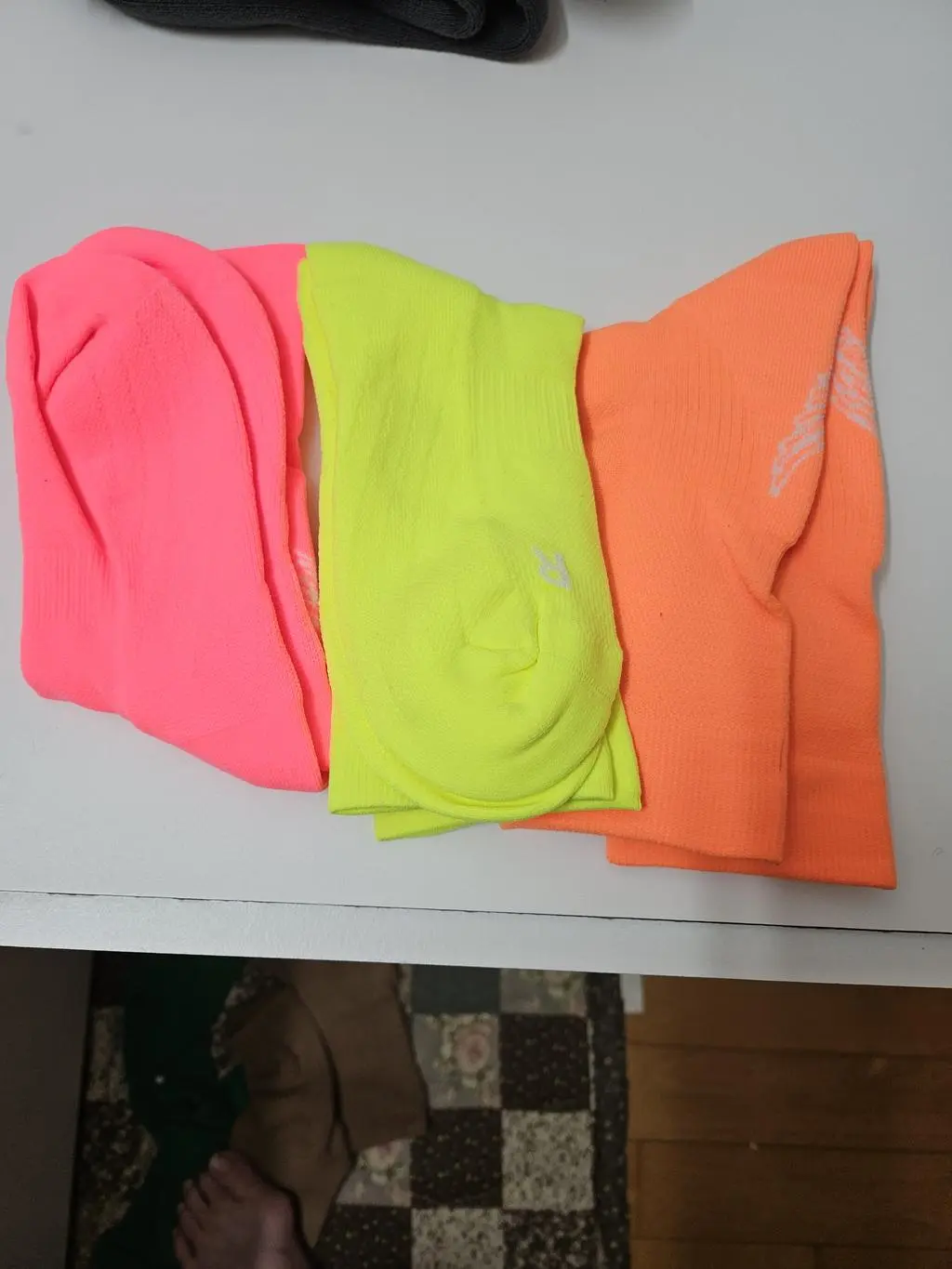 블랙윙 러닝삭스 구매해 넘 잘신고 친구들이 예쁘대서 추천두 하다가 세일이라 다른 예