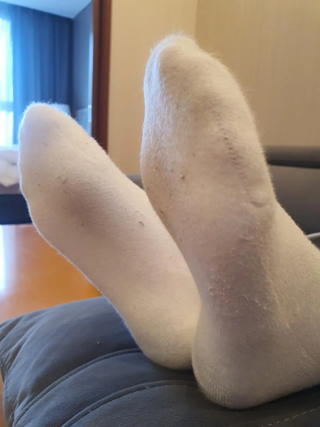 까다로운 중학생의 동절기 양말교체를 위해 검색하다가 모양이 심플하고 발바닥 쿠션 옵